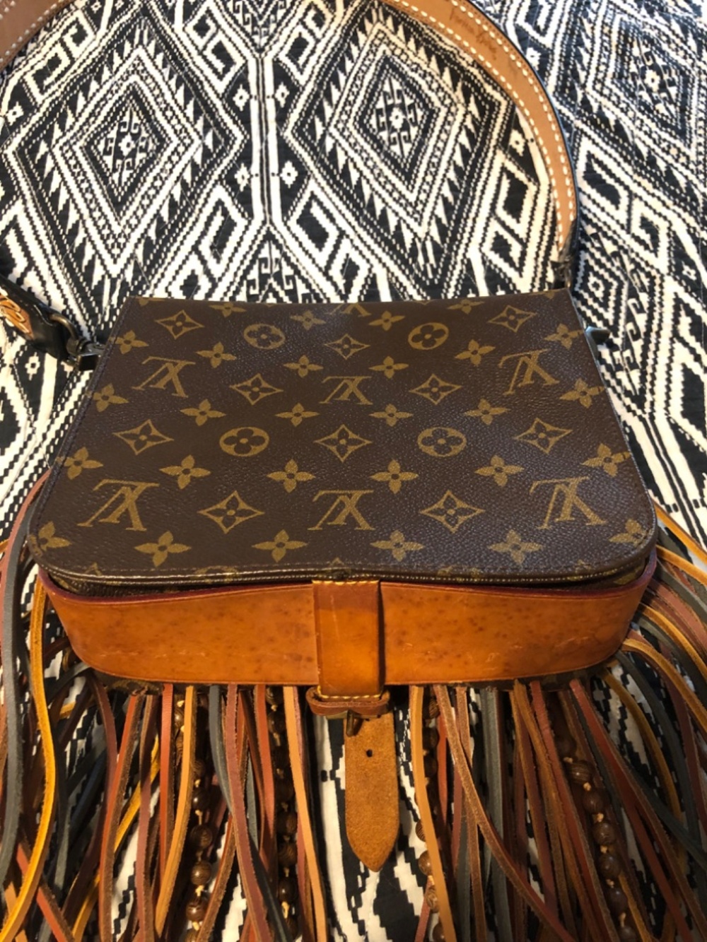 Louis Vuitton - Picture 2 of 4
